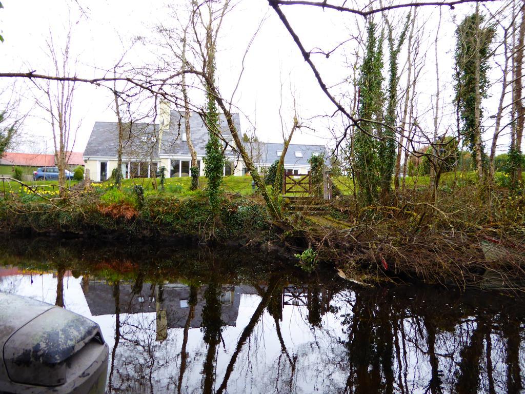 Camillaun Lodge With Lough Corrib Boat Hire Oughterard Eksteriør billede