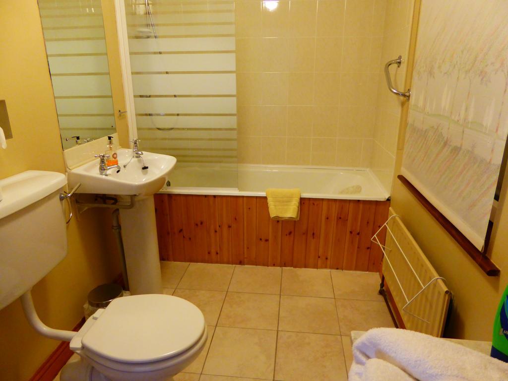 Camillaun Lodge With Lough Corrib Boat Hire Oughterard Eksteriør billede