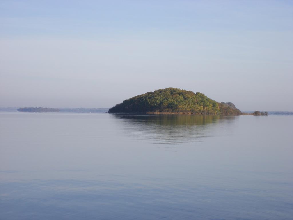 Camillaun Lodge With Lough Corrib Boat Hire Oughterard Eksteriør billede