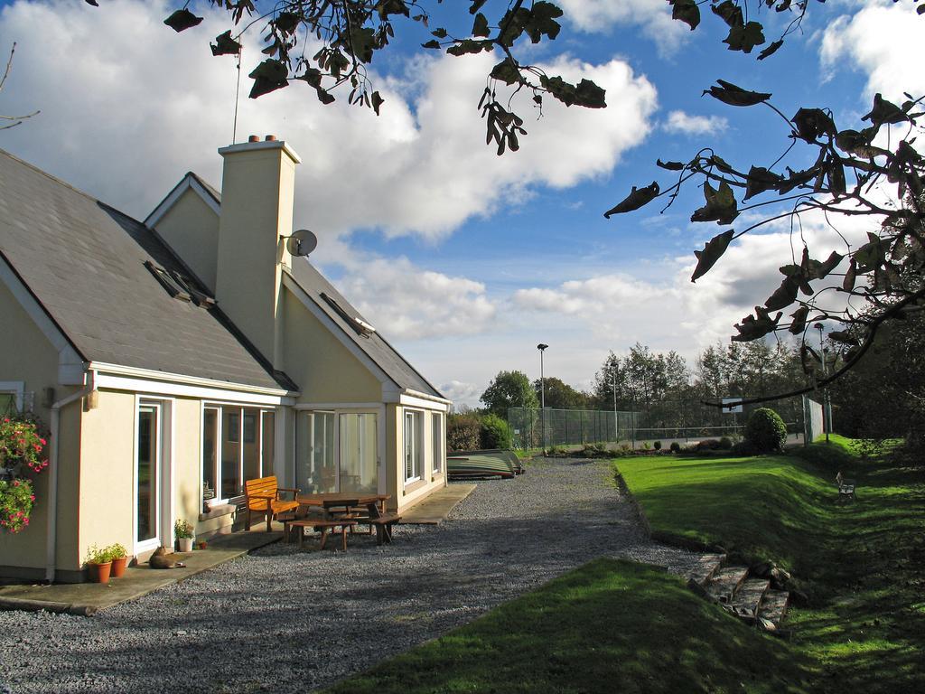 Camillaun Lodge With Lough Corrib Boat Hire Oughterard Eksteriør billede