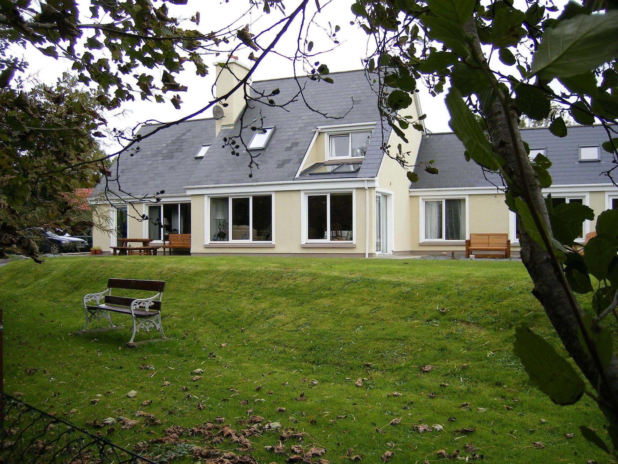 Camillaun Lodge With Lough Corrib Boat Hire Oughterard Eksteriør billede