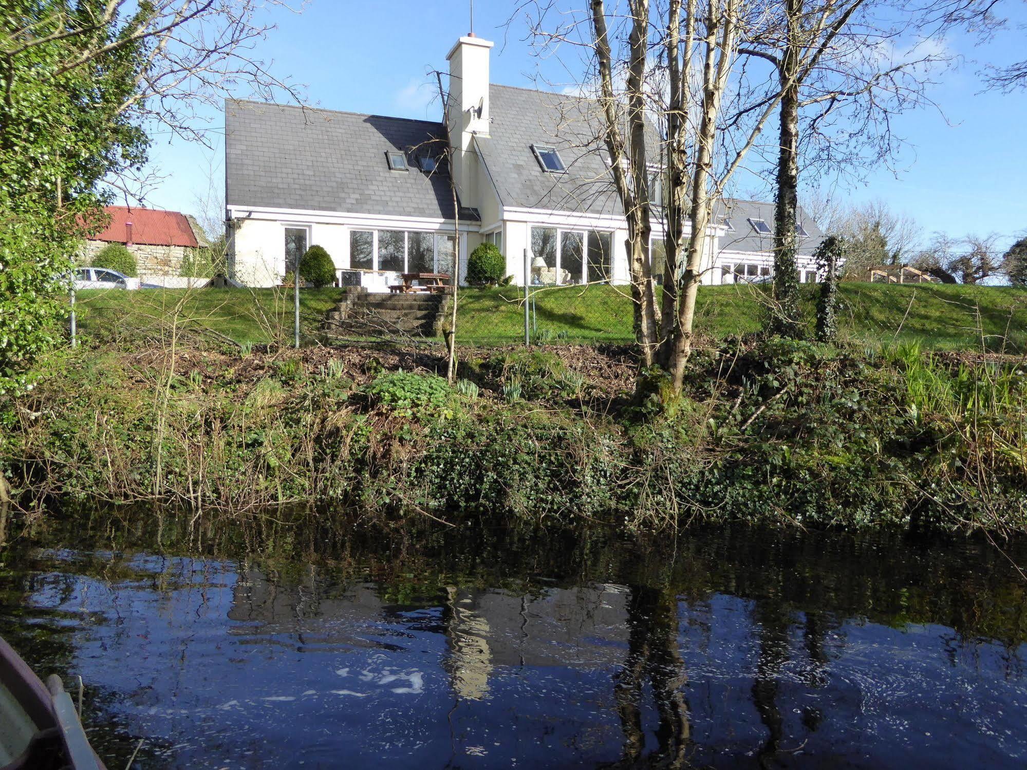 Camillaun Lodge With Lough Corrib Boat Hire Oughterard Eksteriør billede